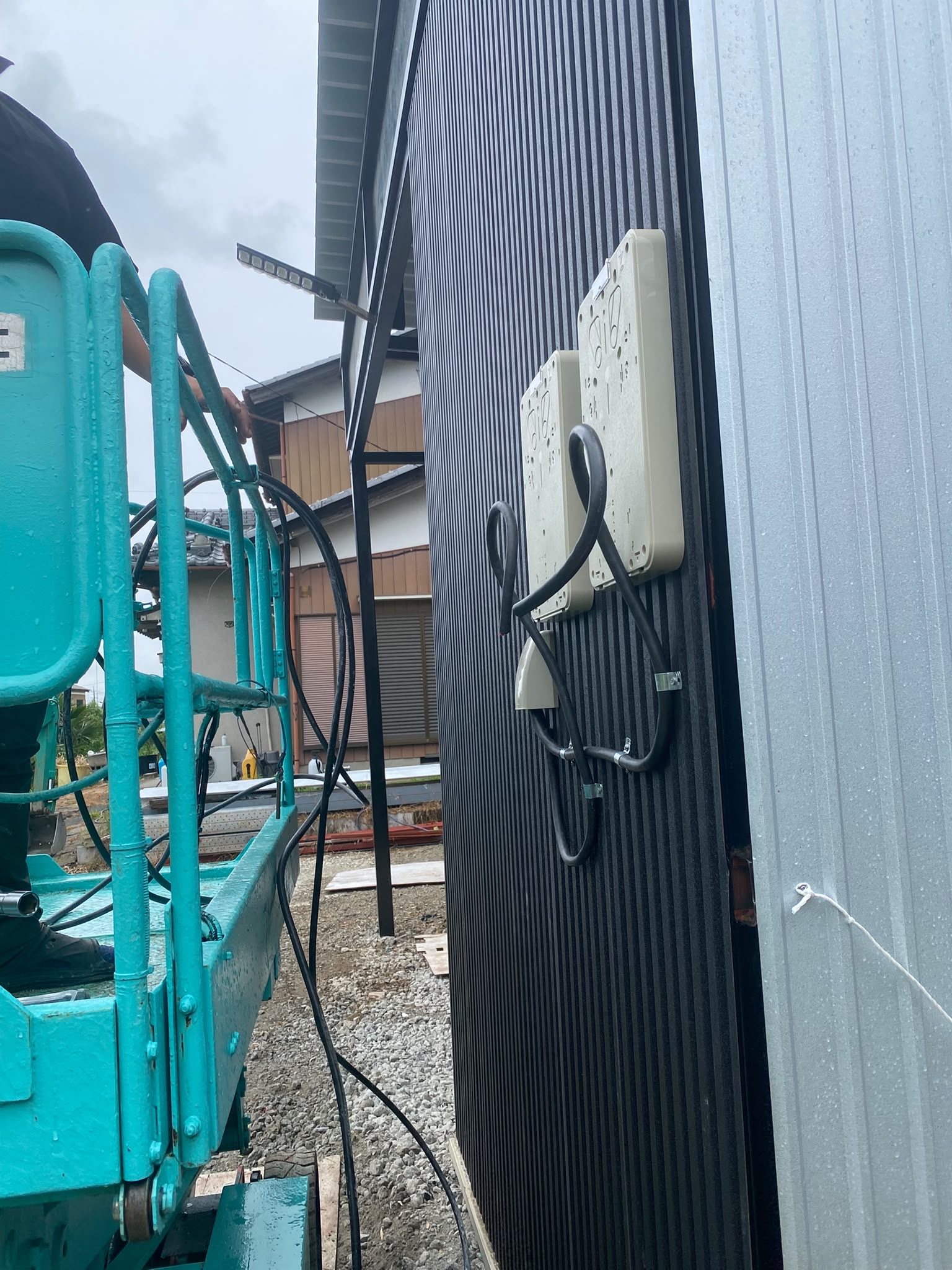 Instalação elétrica externa realizada em imóvel no Japão